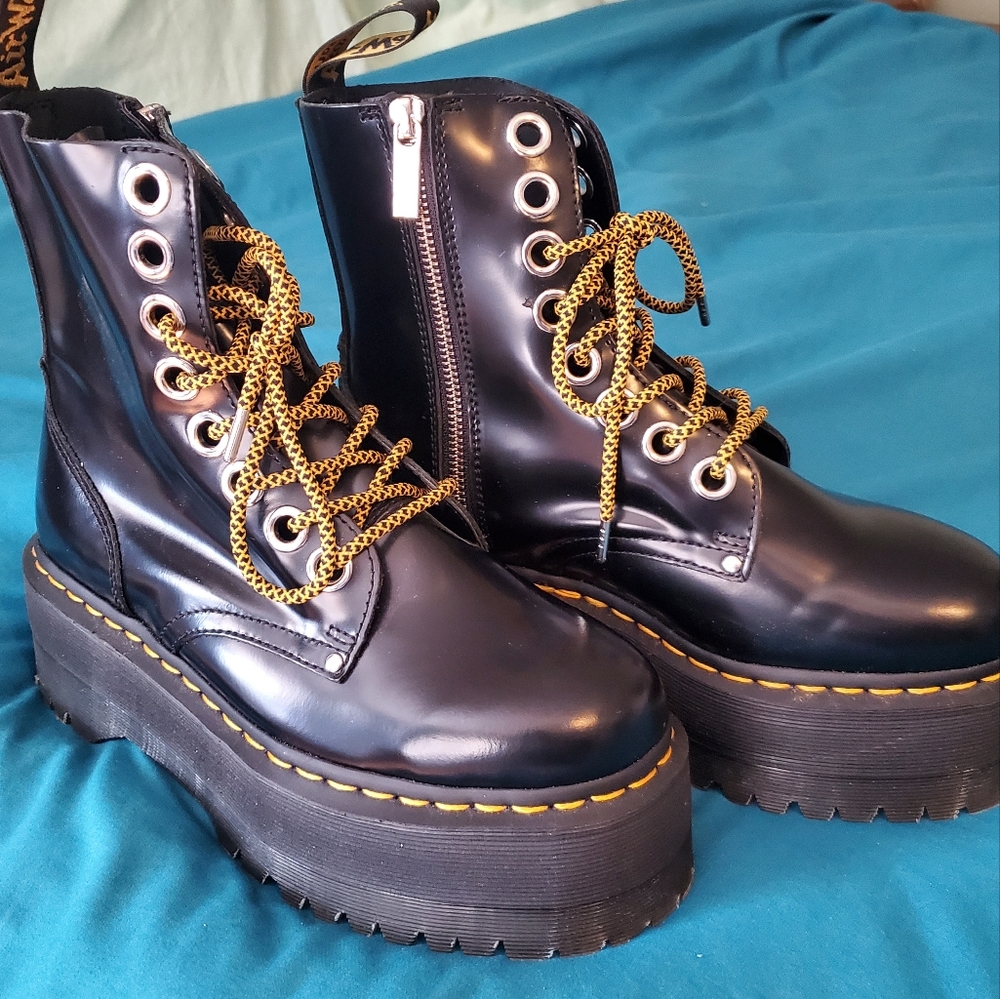Like new - jadon max dr martens 8